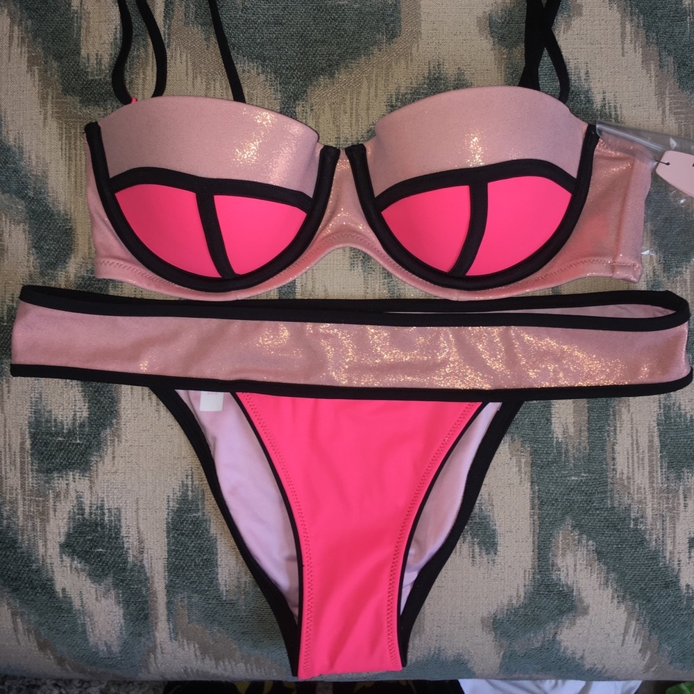 NWT VS Shiny Color Block Bikini Push Up